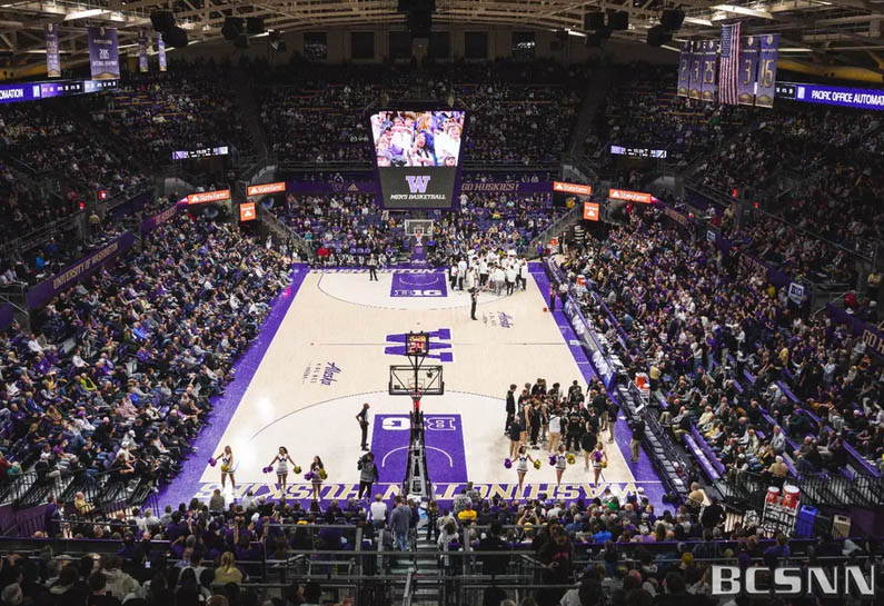 Behind Aday Mara’s 20 Points, No. 4 Michigan Handles Washington On The Road, 82-72