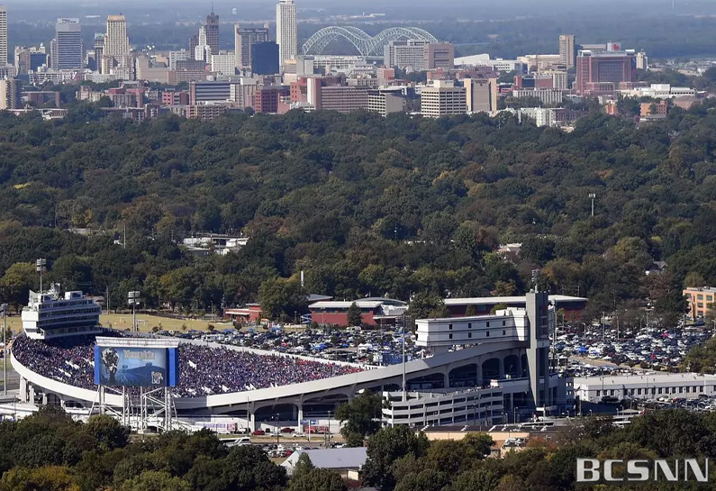 Memphis Hosts Arkansas: Green And Lewis Set To Lead Explosive QB Duel At Liberty Stadium